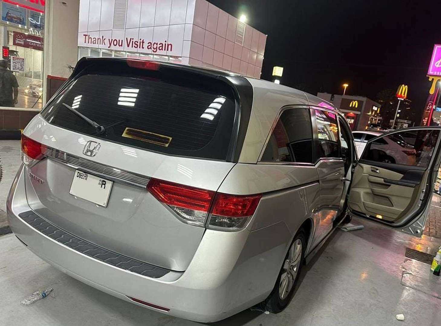 Kia Carnival VIP Minivan Rear